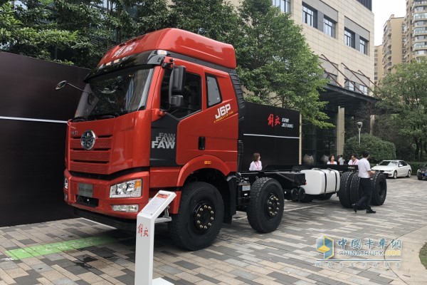 一汽解放新J6 500大马力自卸车