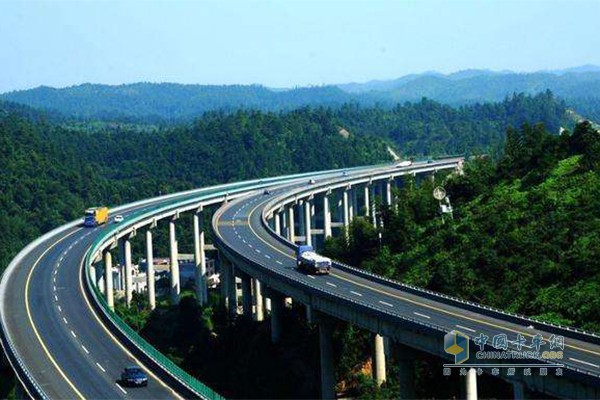云南省试点高速公路差异化收费预计一年内优惠达11亿元