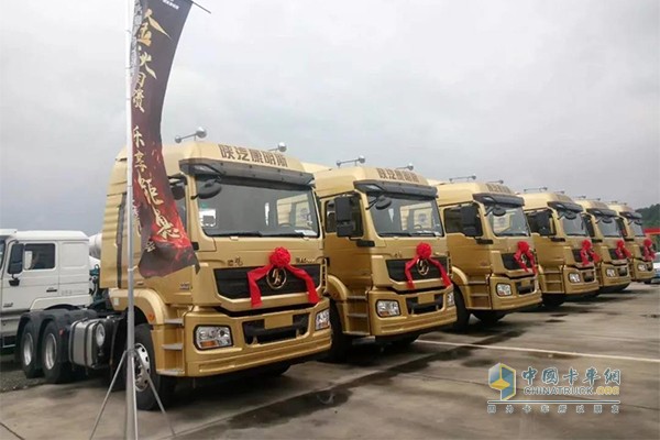 现场陕汽康明斯展车
