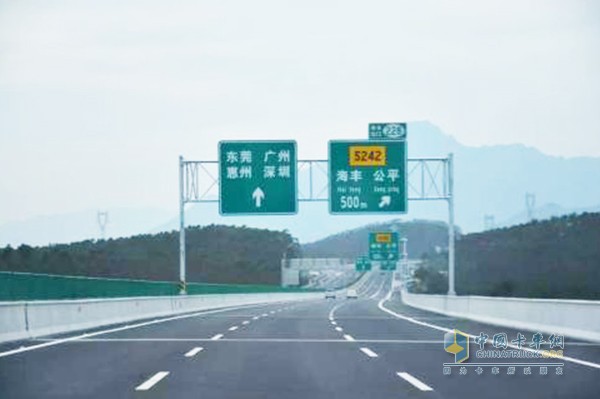 双节高峰时段，高速危化品车辆禁行