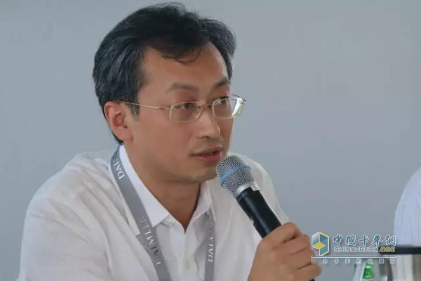福田汽车集团总经理巩月琼先生回答媒体提问