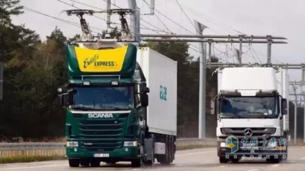 斯堪尼亚靠电线取电的卡车