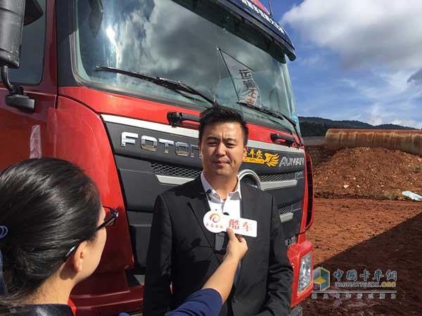 福田戴姆勒汽车营销公司副总经理刘刚接受采访