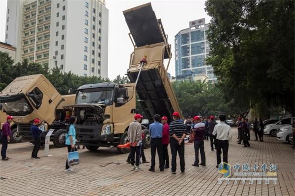 乘龙H7城建渣土车