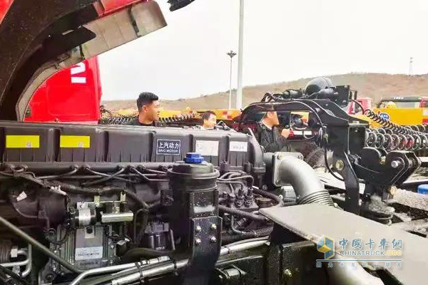 装在上汽红岩牵引车上的上汽动力12E发动机