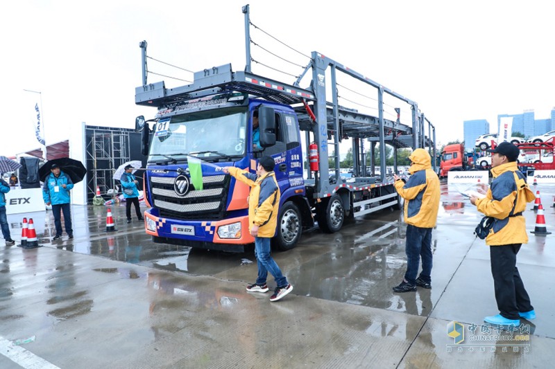 轿运车一体化解决方案发布  2018年中国高效物流卡车公开赛盐城站举行