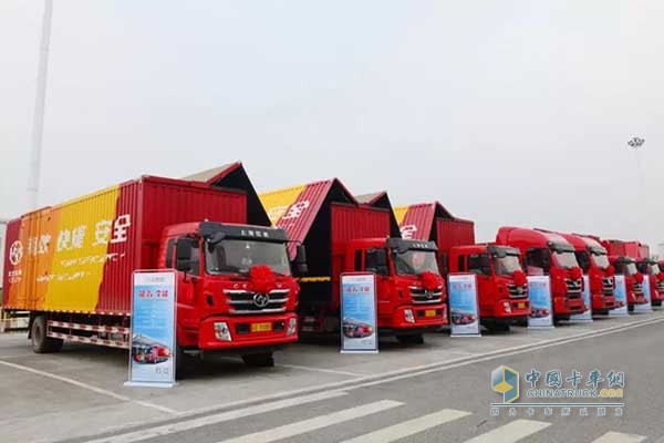 红岩杰豹货箱最大可达9.8米