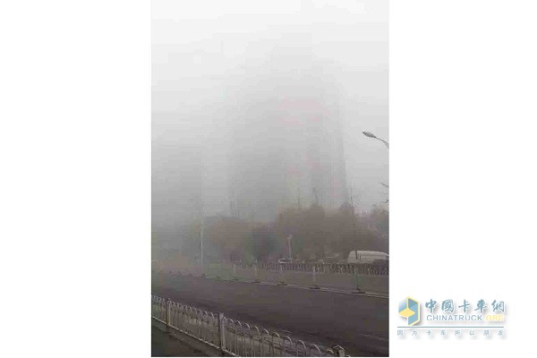 雾霾侵袭北京