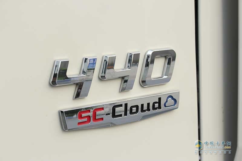 陕汽康明斯 德龙X3000 轻量化版 440马力 4X2牵引车