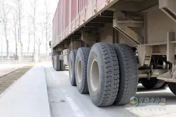 选择好路面避免轮胎受到过度碰击