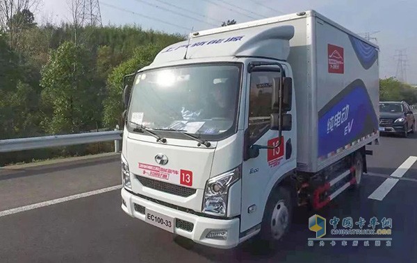 赛中的跃进EC100