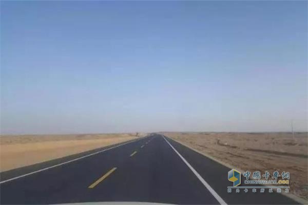 　唯一的口岸公路G215线全线贯通