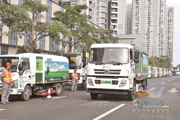 10台新能源环卫车惊艳亮相