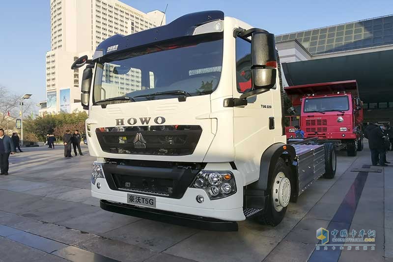 中国重汽 HOWO T5G 4×2 纯电动环卫车底盘