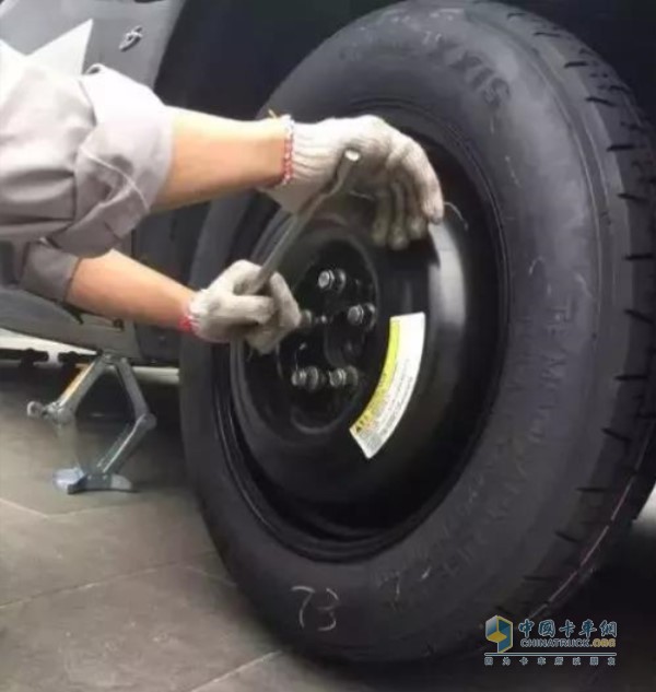 定期检查轮胎