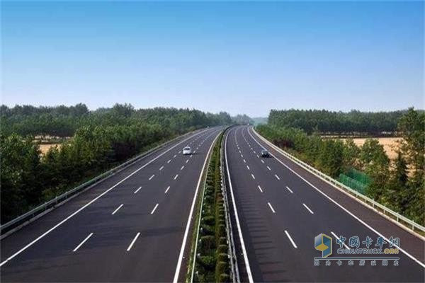 山东省发出首张高速公路复合通行卡