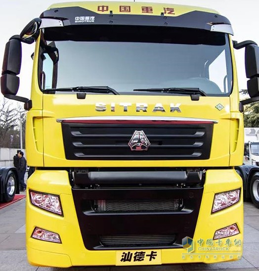 SITRAK(汕德卡)C7H 6×4 LNG燃气牵引车