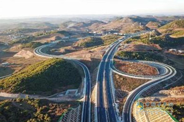 六威(昭)高速公路建成通车