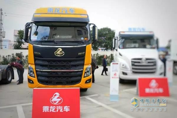 乘龙H7 6×4牵引车