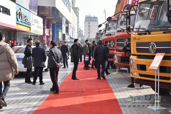 东风商用车现场展车