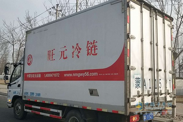 行驶在路上的福田欧马可S5