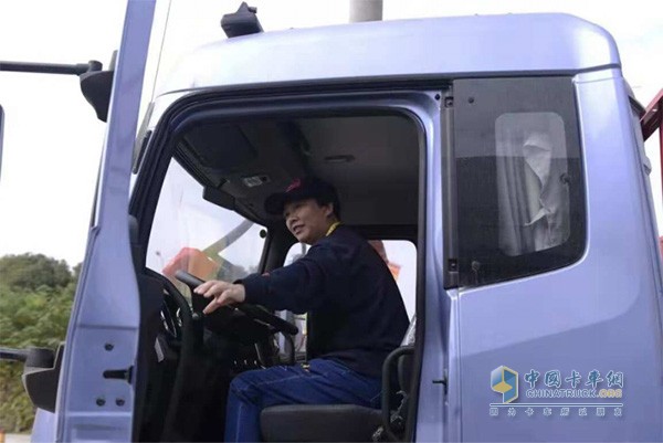 第四季东风天龙中国卡车驾驶员大赛参赛选手徐爱青