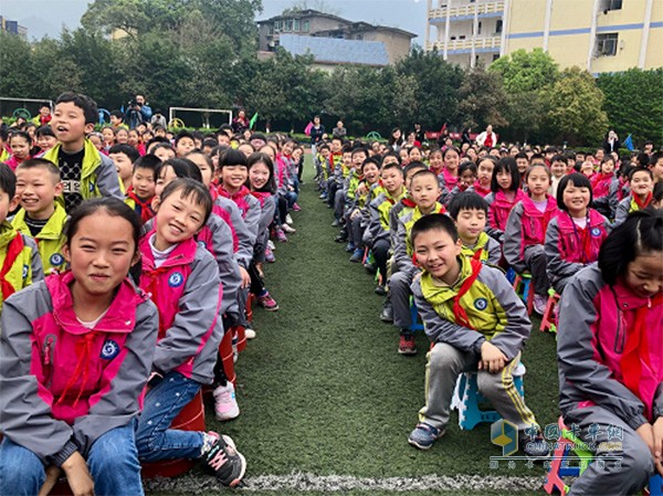 红岩小学的学生们