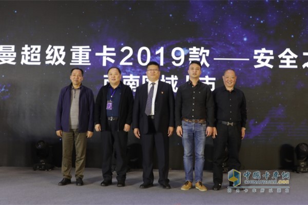 欧曼超级重卡2019款安全之星西南区域上市