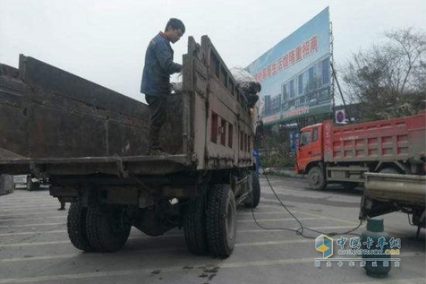 改型超载货车