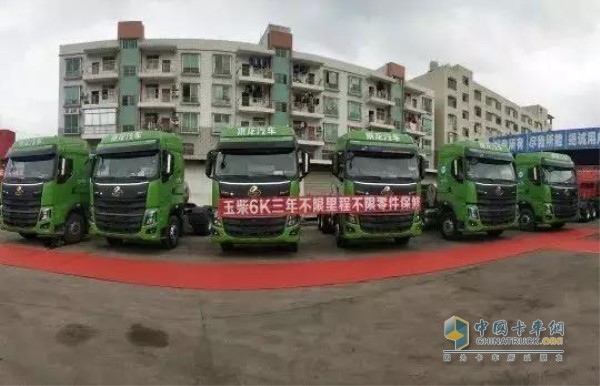 搭载玉柴6K13N的乘龙H7 LNG牵引车