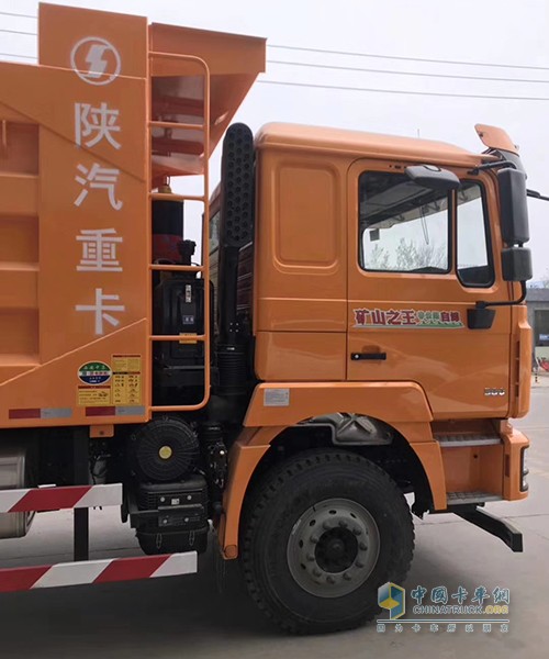 陕汽重卡 德龙F3000 6×4 380马力 5,8米 矿山自卸车