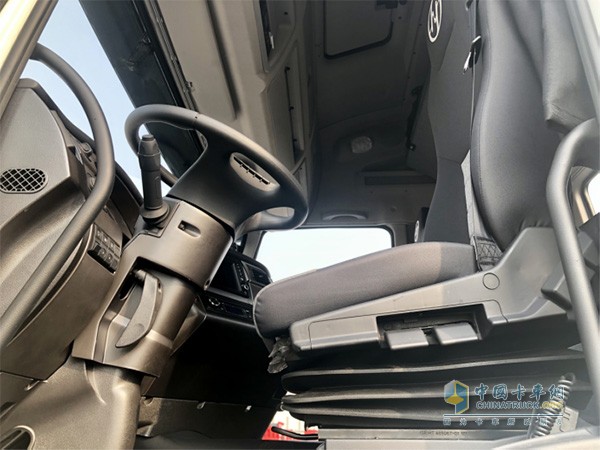 舒适提升-上车扶手增加软包装防冻手、防静电
