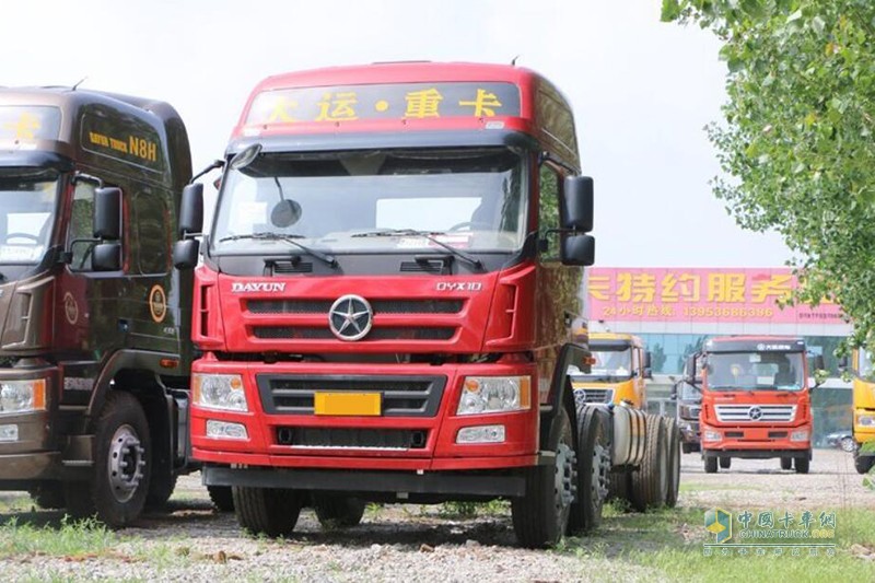 大运 新N8E重卡 350马力 8X4 9.6米栏板载货车(CGC1310D5DDHD)