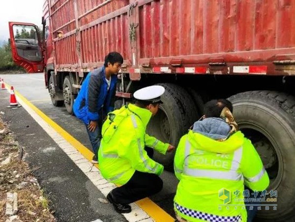 下坡路段车辆检查