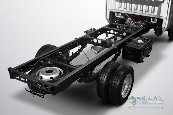 开瑞优劲T72L采用轻卡级非承载式车身设计