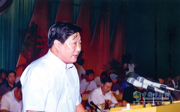 1998年6月19日谭旭光就任潍坊柴油机厂厂长