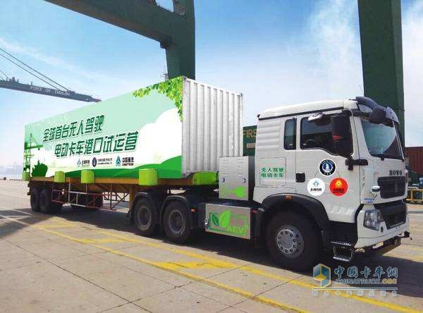 中国重汽L4级无人驾驶HOWO-T5G电动卡车