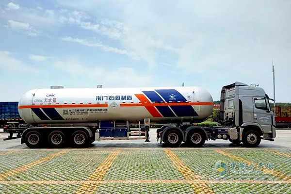 创虎440马力的6X4危化品牵引车