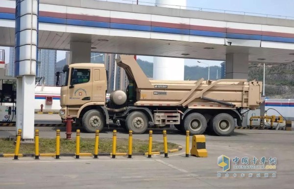 中集联合卡车LNG渣土车