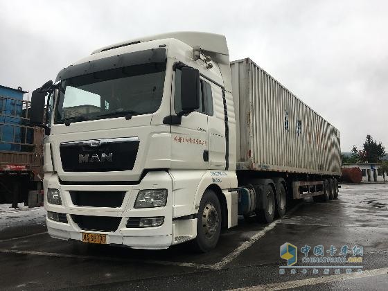 曼恩商用车中国“高效行者”活动用车-曼恩高效版TGX牵引车