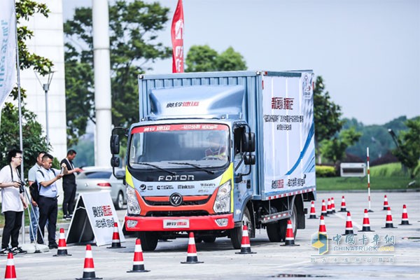 轻拉快跑·城配明星 赛事指定用车--奥铃速运