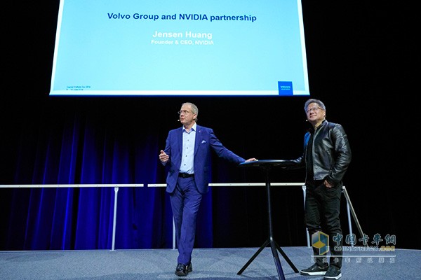 沃尔沃集团总裁兼CEO马丁·伦德斯泰特和NVIDIA创始人兼CEO黄仁勋