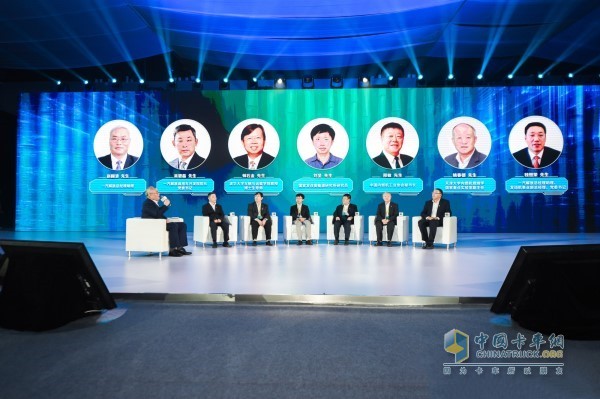 举行了高峰论坛深入探讨了一汽解放国六产品和技术的独创性、领先性