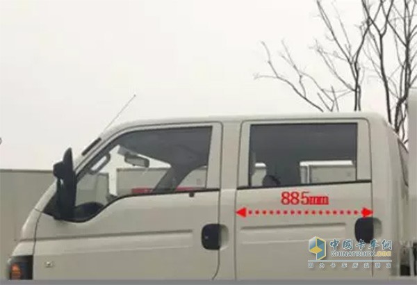 江淮轿卡驾驶室空间充足