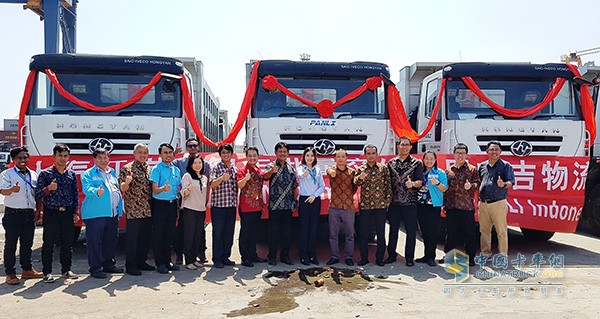 上汽红岩服务人员赴印度尼西亚为红岩自卸车做前期驾驶培训和维修保养等服务