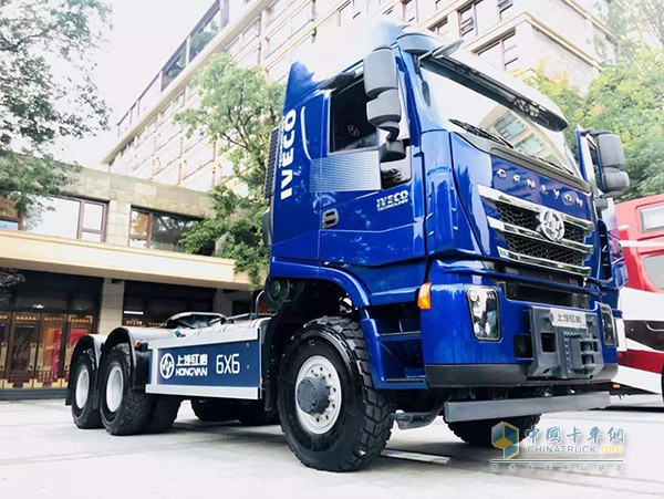 上汽红岩智能网联6×6全驱大件运输车