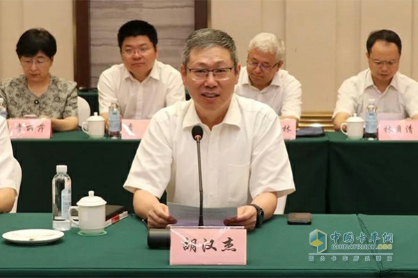 中国一汽总经理助理、一汽解放董事长、党委书记胡汉杰致辞