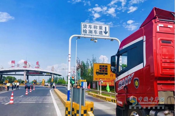 浙江首个高速公路入口称重劝返系统投入试运行