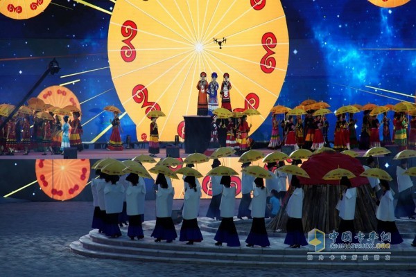 彝族歌舞表演