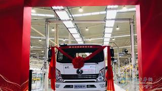 陕汽轻卡新品首台下线